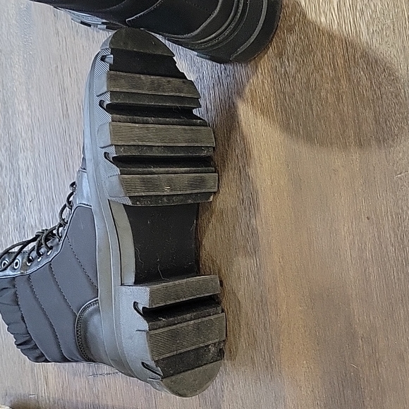 EUC Forever 21 Black Combat Chelsea Boots Size 8 - Picture 4 of 6